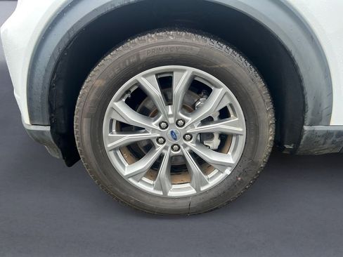 Used 2023 Ford Explorer Limited image 9