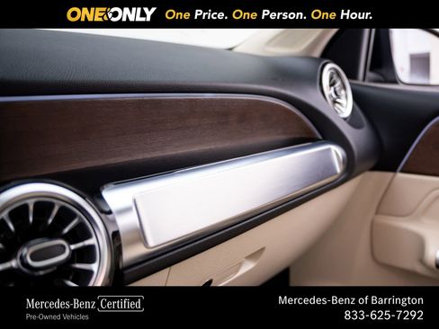 Used 2023 Mercedes-Benz GLB 250 4MATIC w/ Premium Package image 31