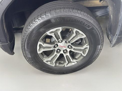 Used 2025 GMC Sierra 1500 SLT RWD image 11