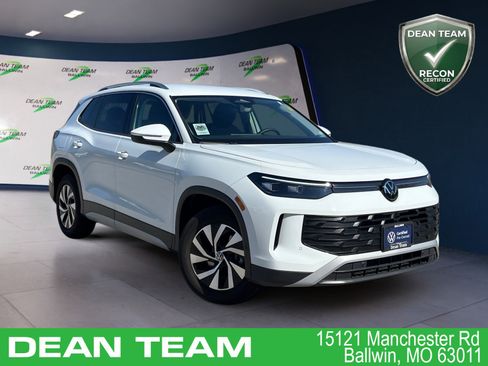 Certified 2025 Volkswagen Tiguan S image 1