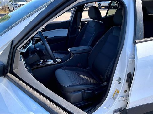 Used 2024 Chevrolet Trax LT w/ Driver Confidence Package FWD image 24