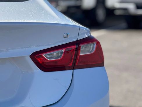 Used 2018 Chevrolet Malibu LT image 11