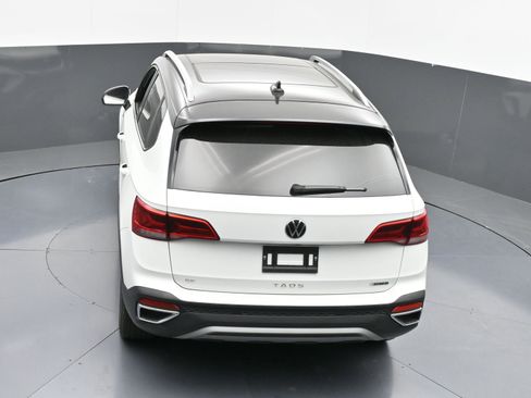 Used 2024 Volkswagen Taos SE w/ Panoramic Sunroof Package image 35