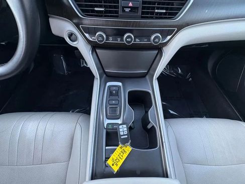 Used 2018 Honda Accord Touring image 11