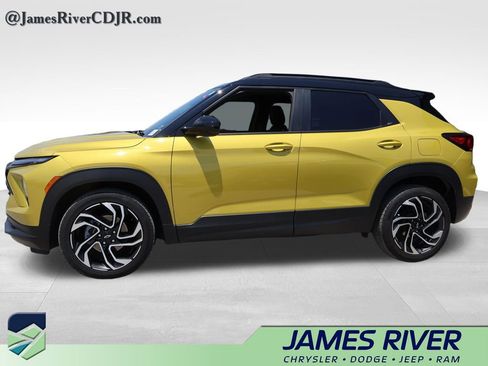Used 2025 Chevrolet TrailBlazer RS w/ Driver Confidence Package FWD image 2