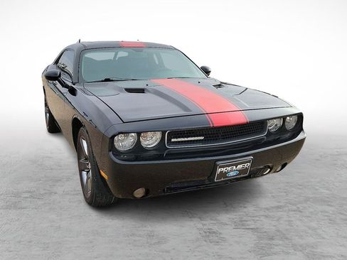 Used 2013 Dodge Challenger SXT RWD image 2