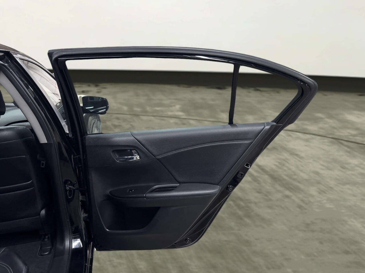 Used 2015 Honda Accord EX-L image 18