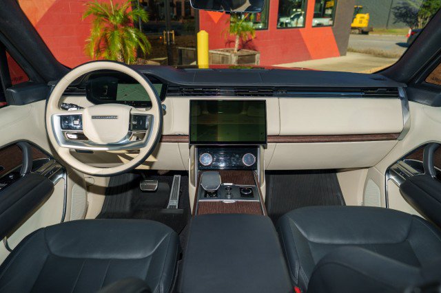 Used 2023 Land Rover Range Rover Long Wheelbase SE AWD/4WD image 17