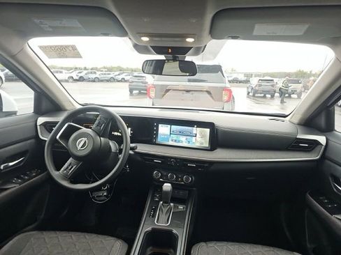 Used 2025 Nissan Kicks SV AWD/4WD image 14