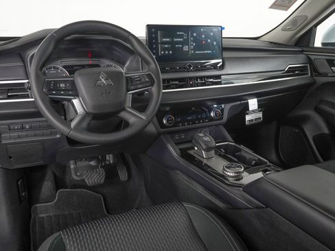 New 2026 Mitsubishi Outlander ES image 8