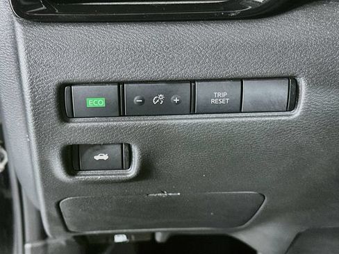 Used 2024 Nissan Sentra SV FWD image 12