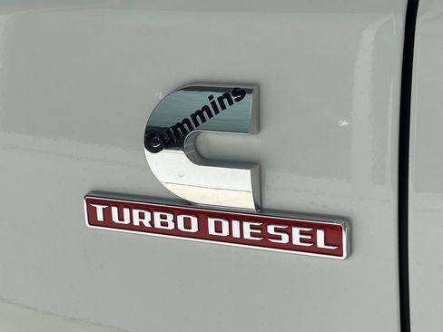 New 2026 RAM 3500 Laramie AWD/4WD image 9