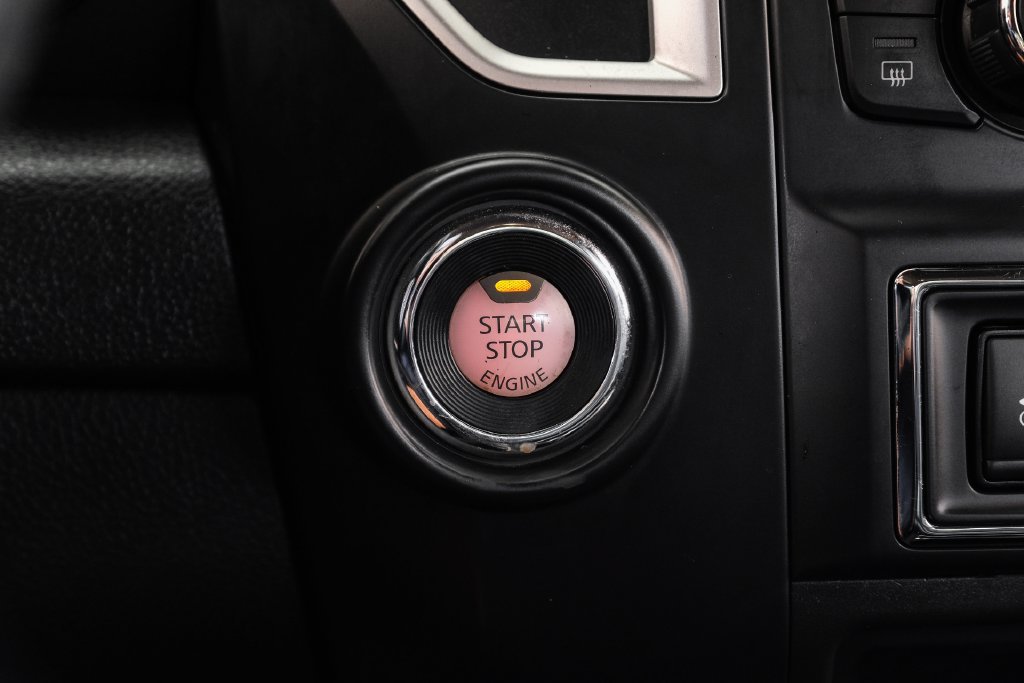 Used 2019 Nissan Titan SL w/ Midnight Edition RWD image 17