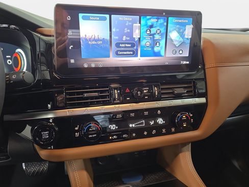 New 2026 Nissan Pathfinder Platinum image 21