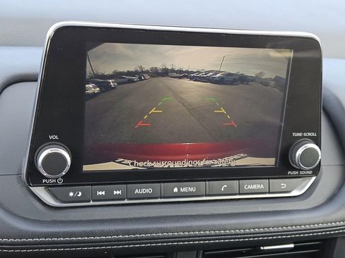 Used 2024 Nissan Rogue SV image 16