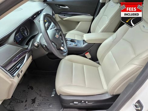 Used 2023 Cadillac XT4 Luxury w/ Cold Weather Package FWD image 7