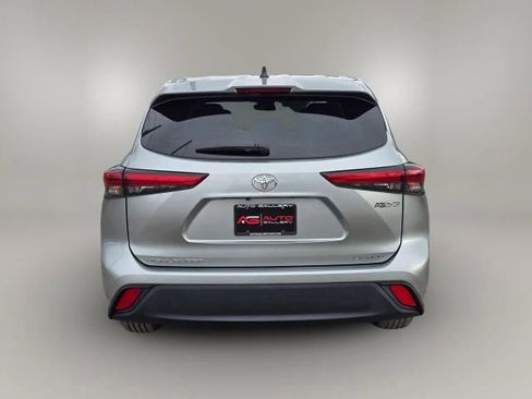 Used 2022 Toyota Highlander LE image 6