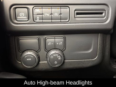 Used 2024 Chevrolet Suburban LT image 26