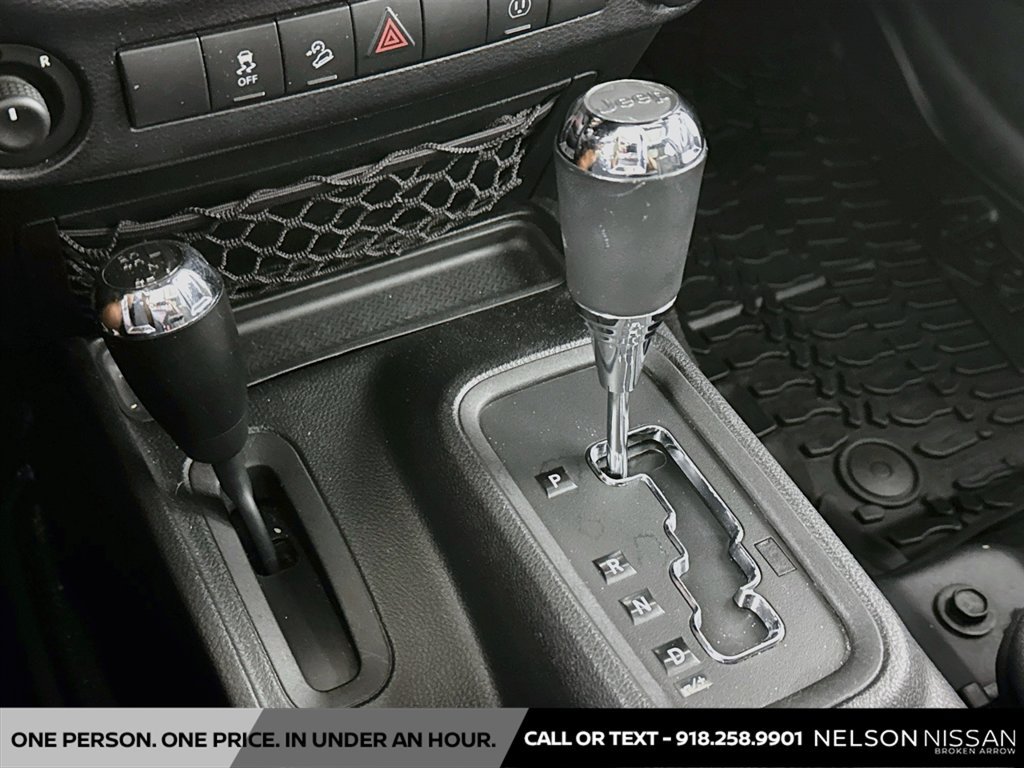 Used 2015 Jeep Wrangler Unlimited Sahara AWD/4WD image 14