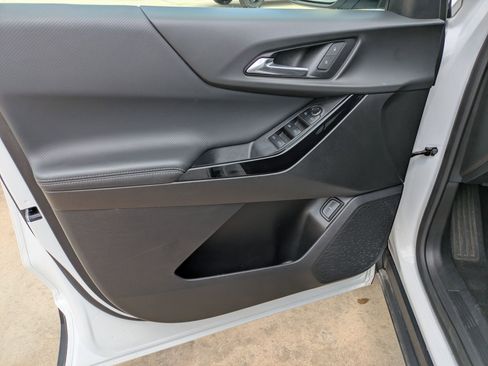 Used 2025 Chevrolet Equinox LT w/ Convenience Package II image 11