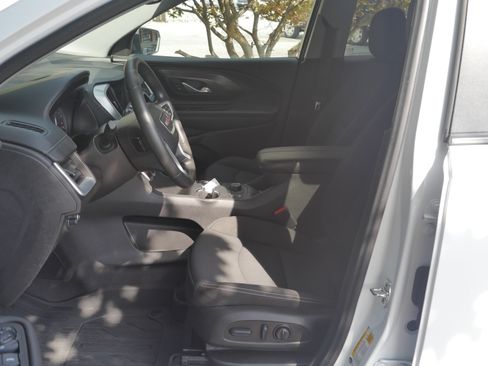 Used 2024 GMC Terrain SLE w/ Driver Convenience Package AWD/4WD image 3