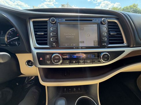 Used 2016 Toyota Highlander Limited Platinum AWD/4WD image 18