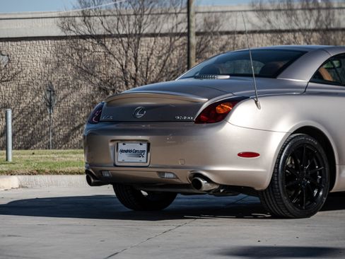 Used 2005 Lexus SC 430 Convertible image 35