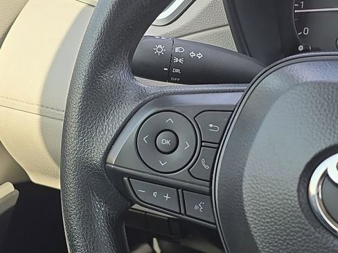 Used 2025 Toyota Corolla Cross L FWD image 33