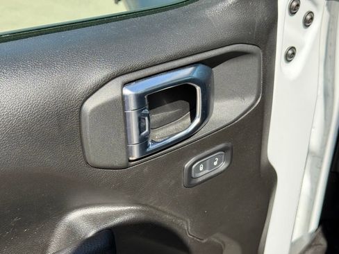 Used 2025 Jeep Gladiator Sport AWD/4WD image 13