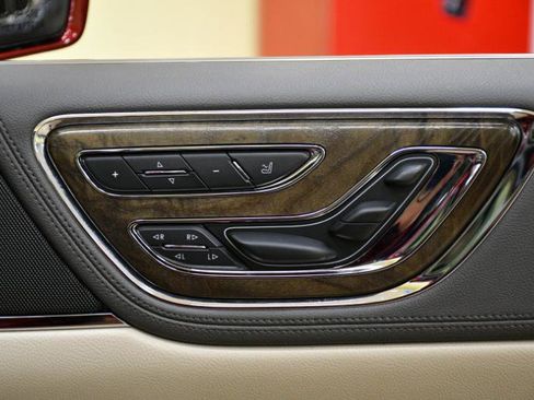 Used 2019 Lincoln Continental Select w/ Continental Climate Package image 44