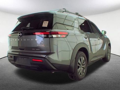 Used 2024 Nissan Pathfinder SV AWD/4WD image 2
