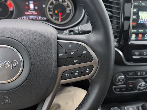 Used 2021 Jeep Cherokee Limited image 30