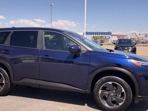 Used 2025 Nissan Rogue SV AWD/4WD image 3