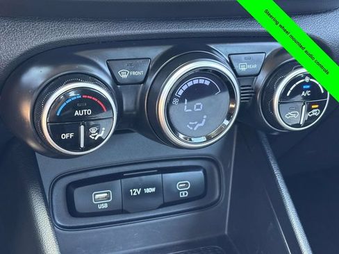 Used 2023 Hyundai Venue SEL FWD image 18