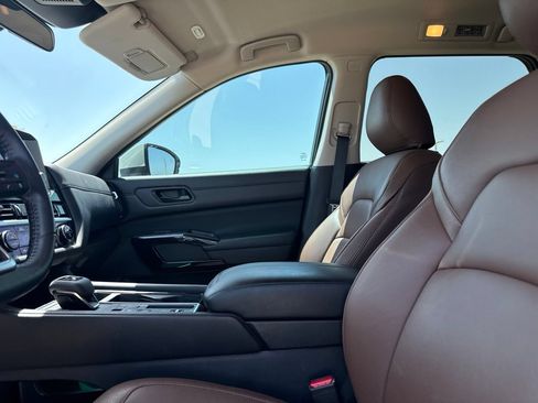 Certified 2024 Nissan Pathfinder SV FWD image 40