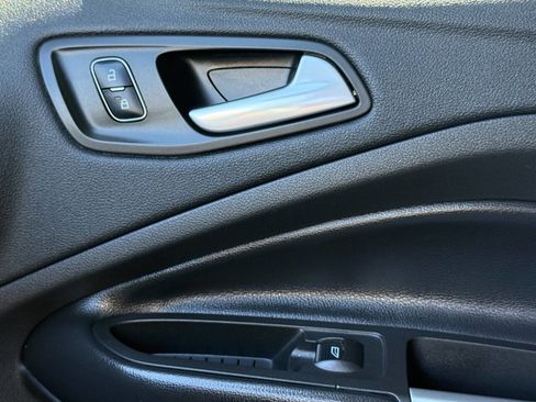 Used 2019 Ford Escape SE image 24