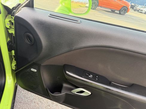 Used 2015 Dodge Challenger R/T image 31