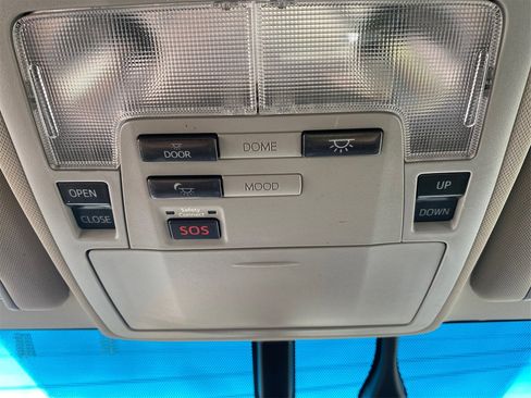 Used 2016 Toyota Avalon Limited image 26