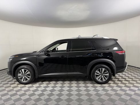 Used 2025 Nissan Pathfinder SL FWD image 11
