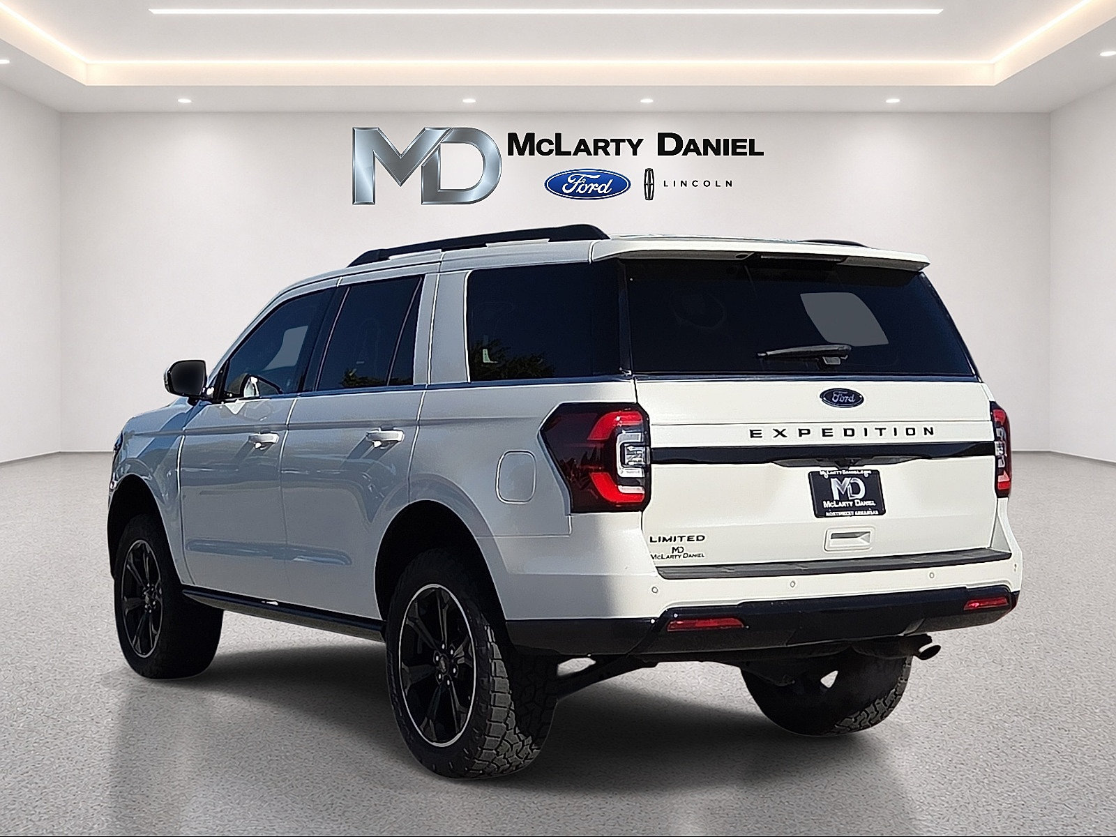 Used 2023 Ford Expedition Limited AWD/4WD image 4