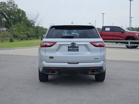 Used 2018 Chevrolet Traverse Premier w/ Driver Confidence II Package FWD image 6