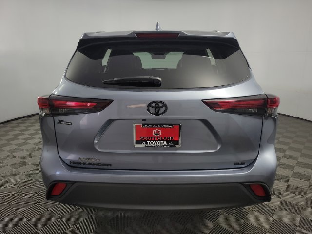 Used 2024 Toyota Highlander XLE FWD image 6