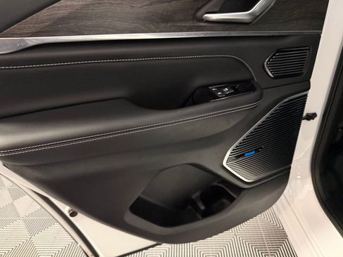 Used 2023 Jeep Grand Cherokee Overland image 29