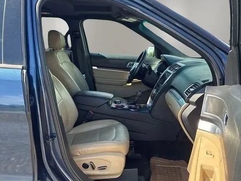 Used 2017 Ford Explorer Limited w/ Equipment Group 301A AWD/4WD image 25