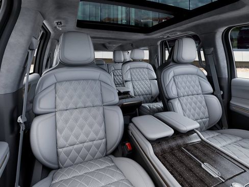 New 2027 Lincoln Navigator L Black Label RWD image 10