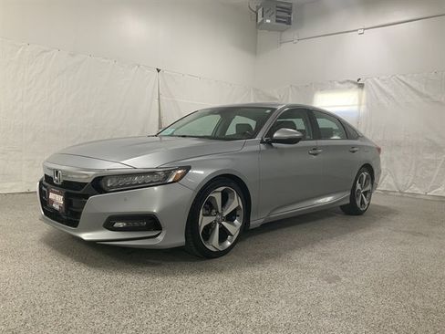 Used 2019 Honda Accord Touring image 2