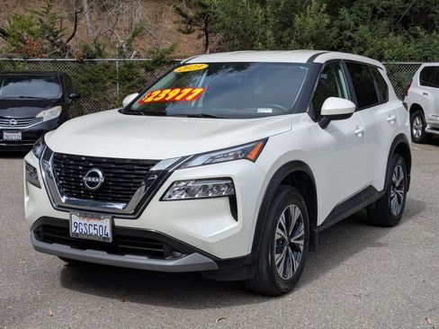 Used 2023 Nissan Rogue SV FWD image 2