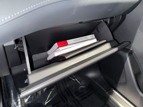 Certified 2025 Toyota Highlander Platinum image 32