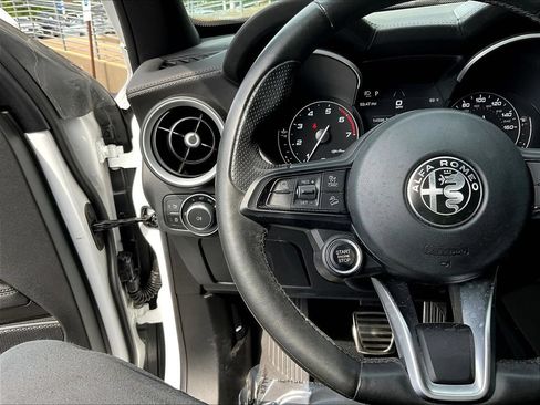 Used 2023 Alfa Romeo Stelvio Ti AWD/4WD image 11