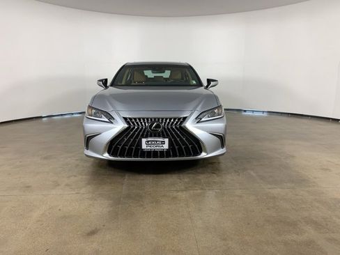 Used 2025 Lexus ES 300h w/ Premium Package image 3